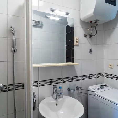 Appartement In With Wifi Sućuraj